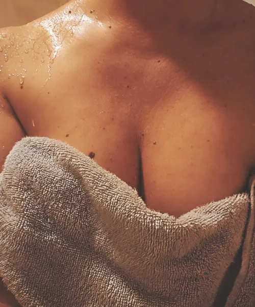 Happy Saturday! Shower with me?