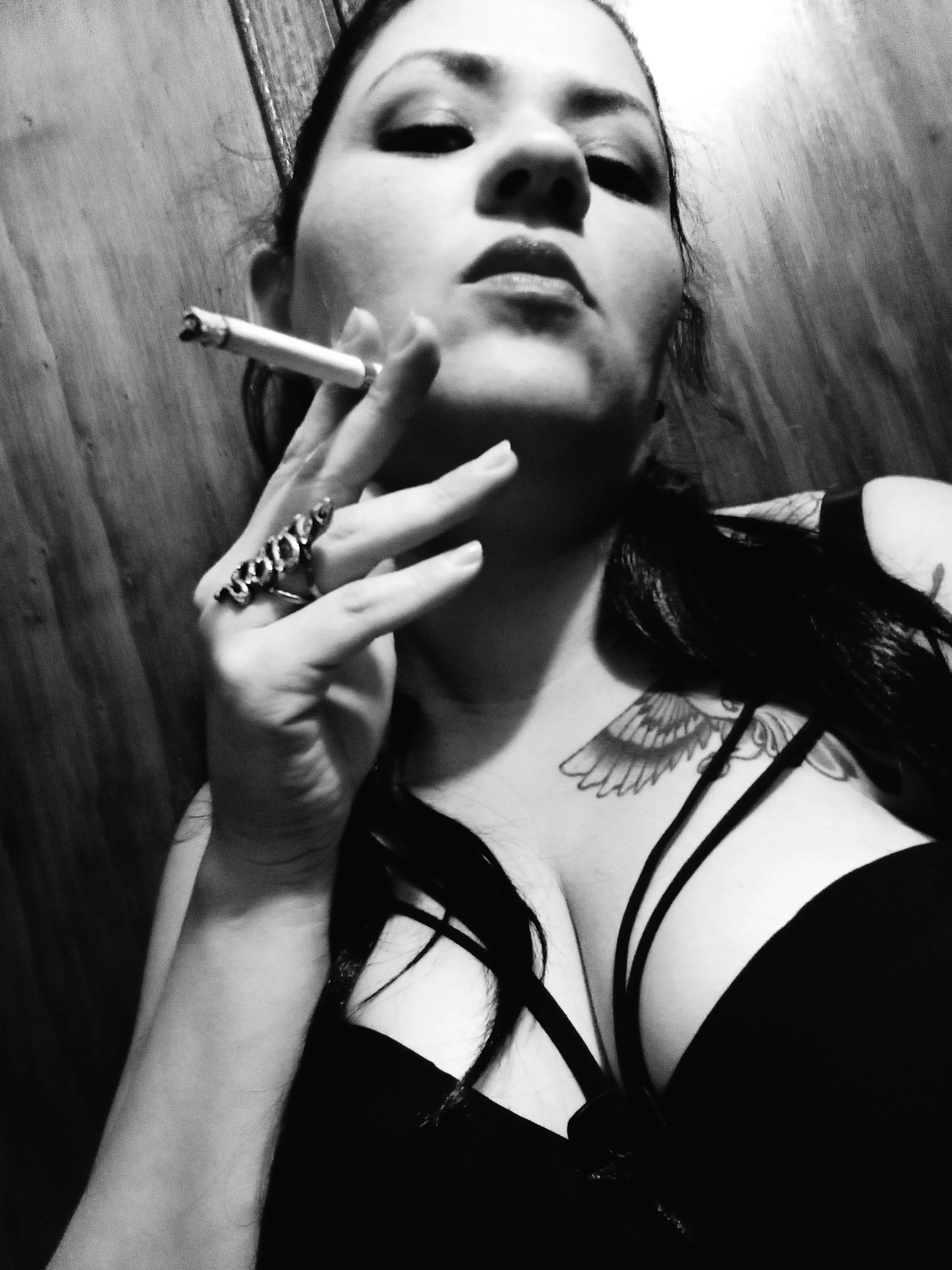 Hello my beautiful fetishists! I'll smoke whatever you want 🚬🫦