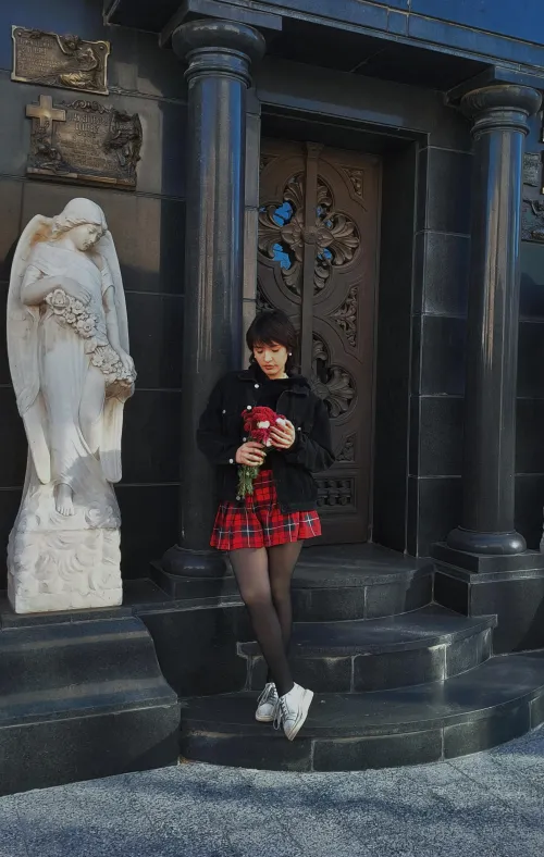 I love visiting cemeteries and spooky places :)