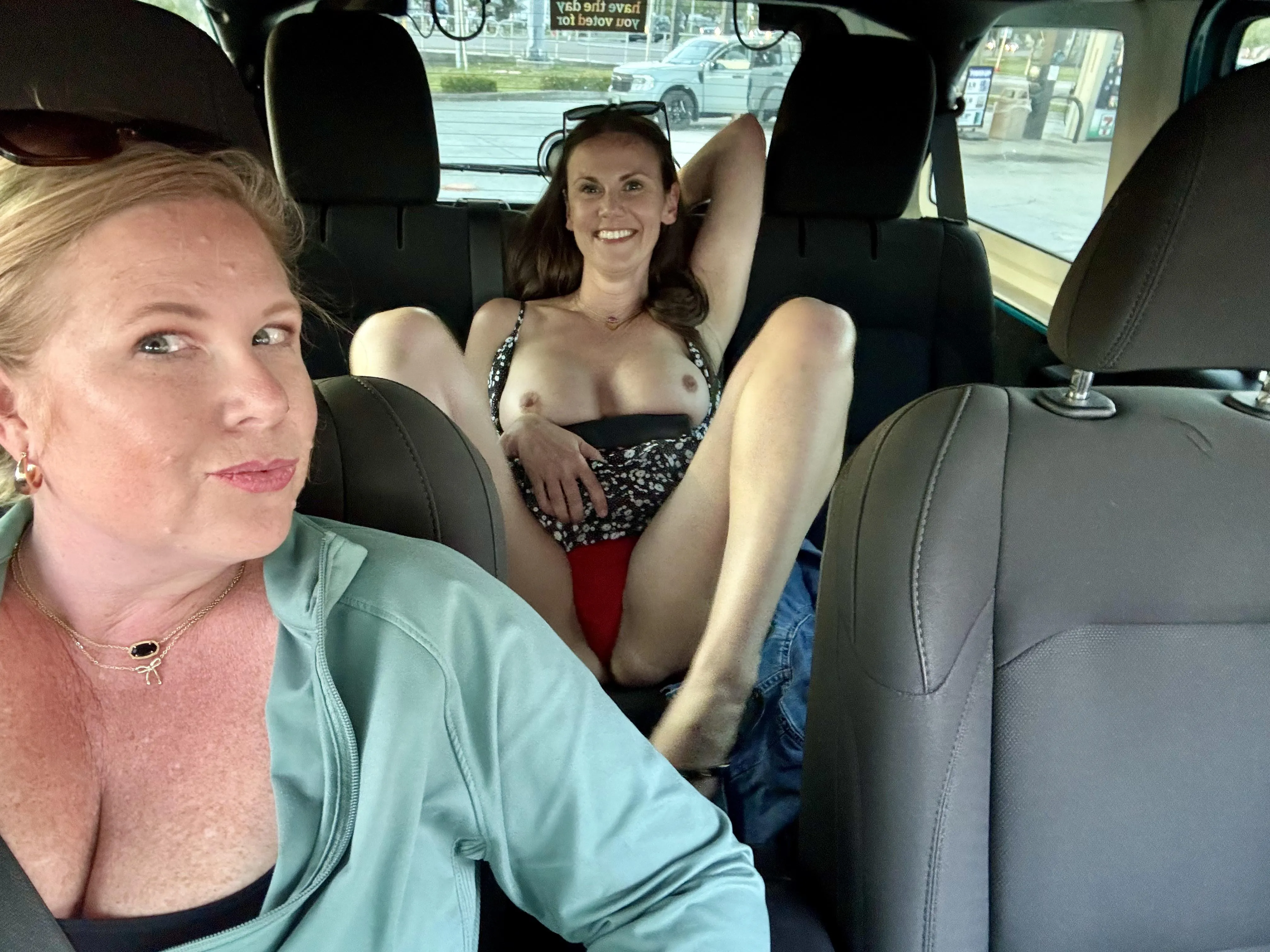 I’m the best passenger princess in my baby’s jeep ❤️