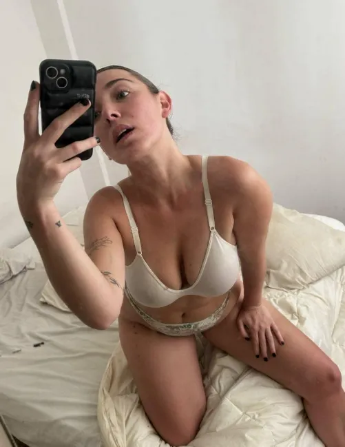 Is there anybody wants to trade pics?