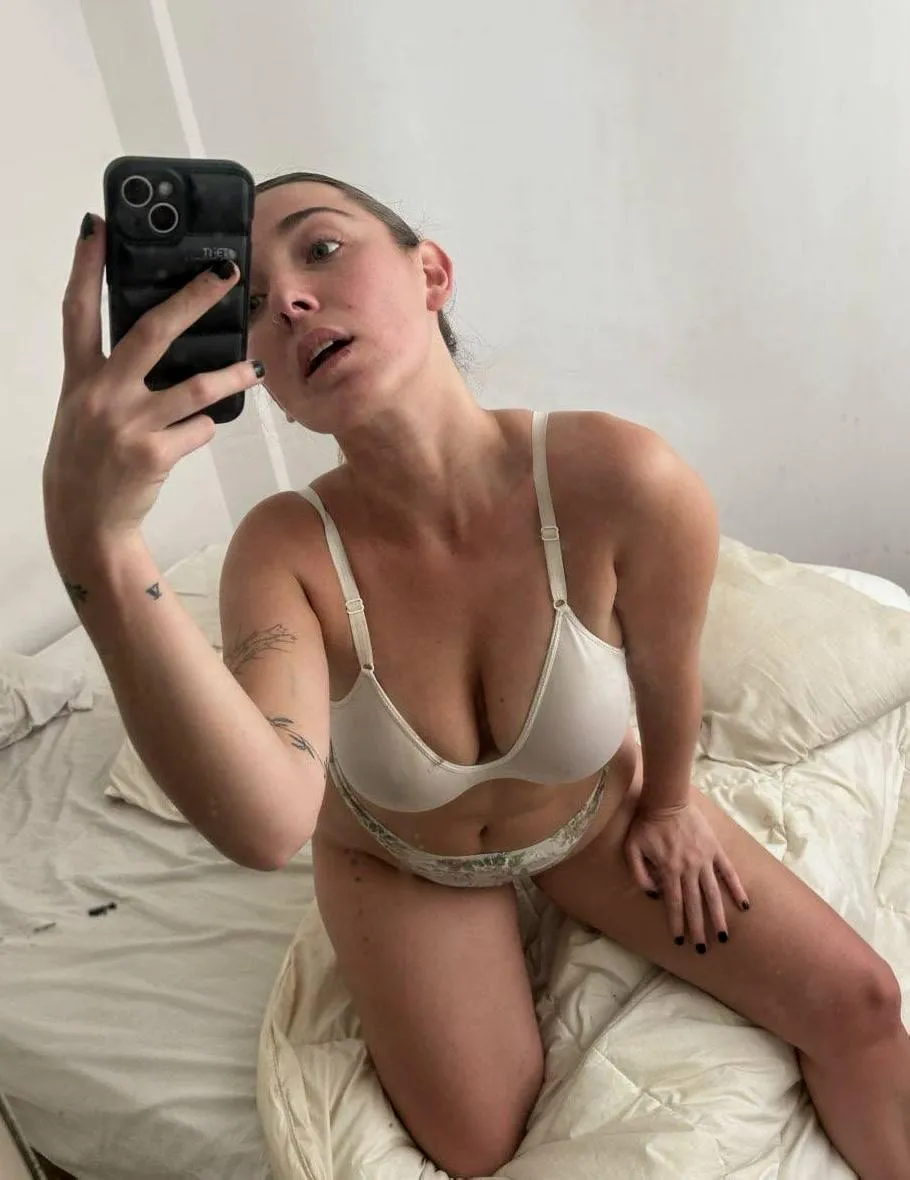 Is there anybody wants to trade pics?