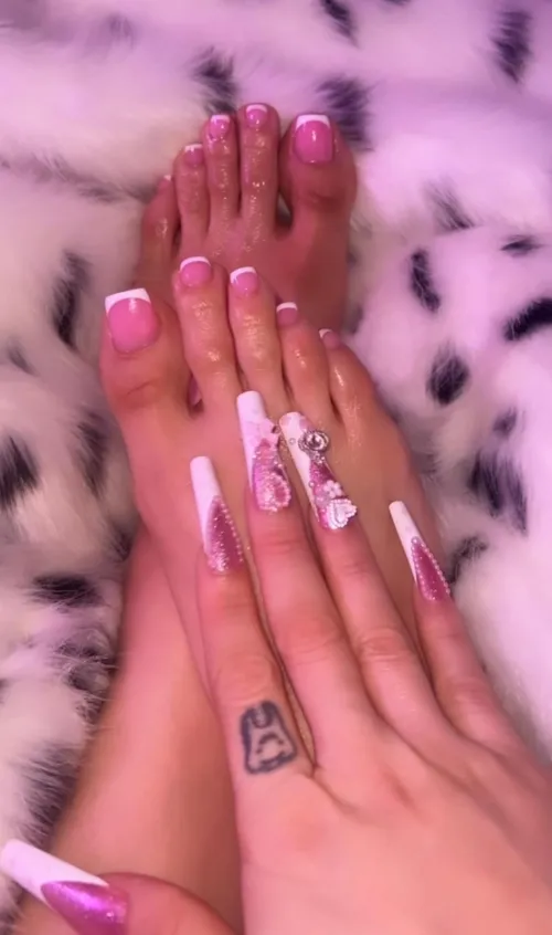 just fof my paws & claws done’ who’s payin? 😏