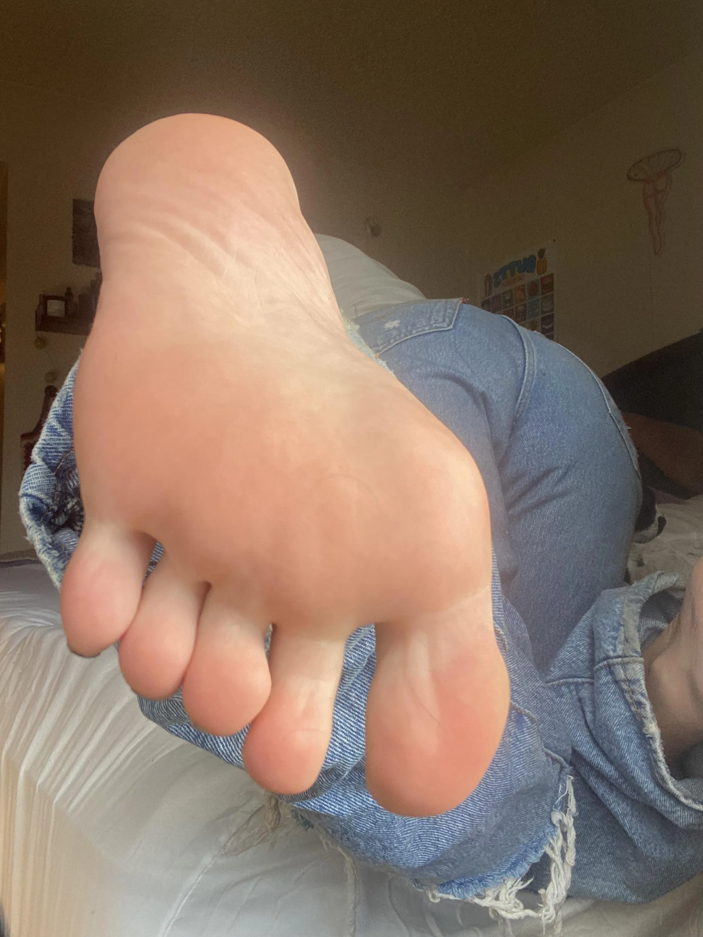 Should I post more feet pics?