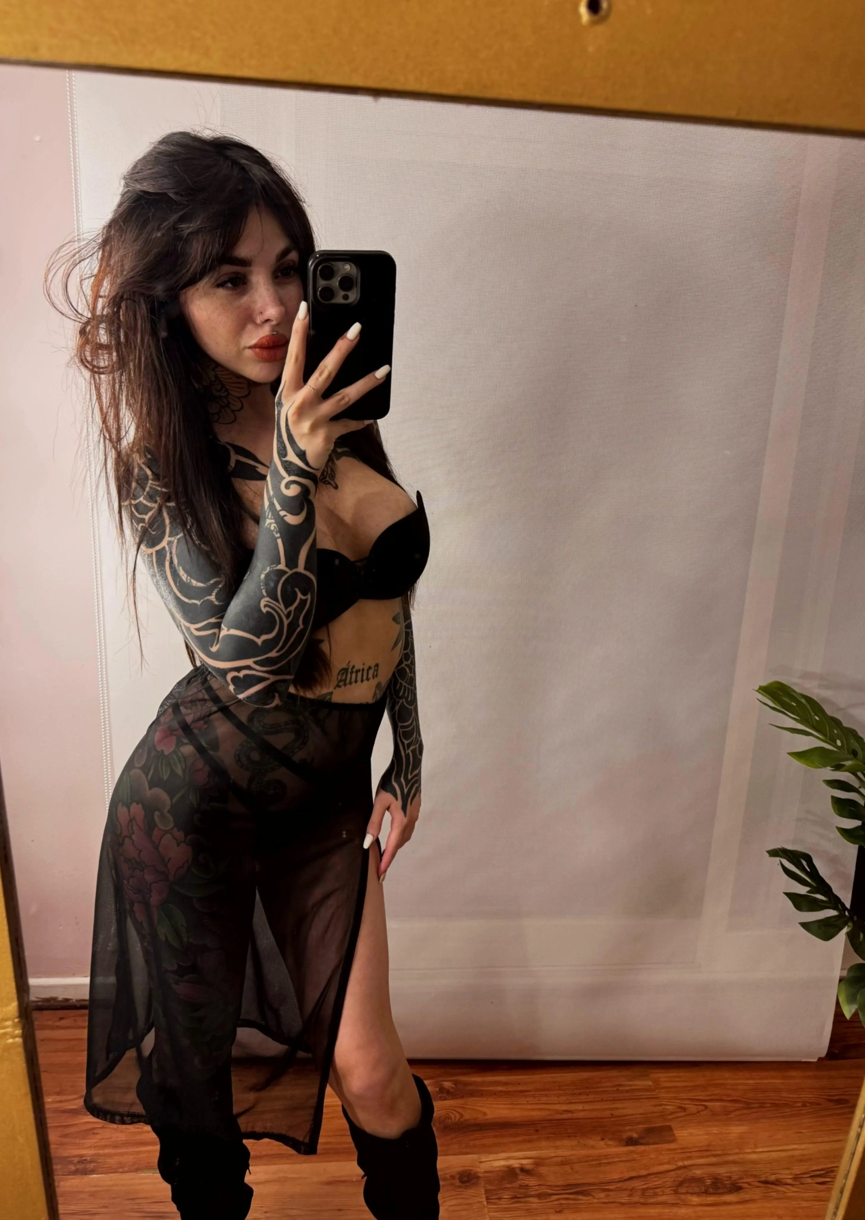 the goth girl that can use your boner all day