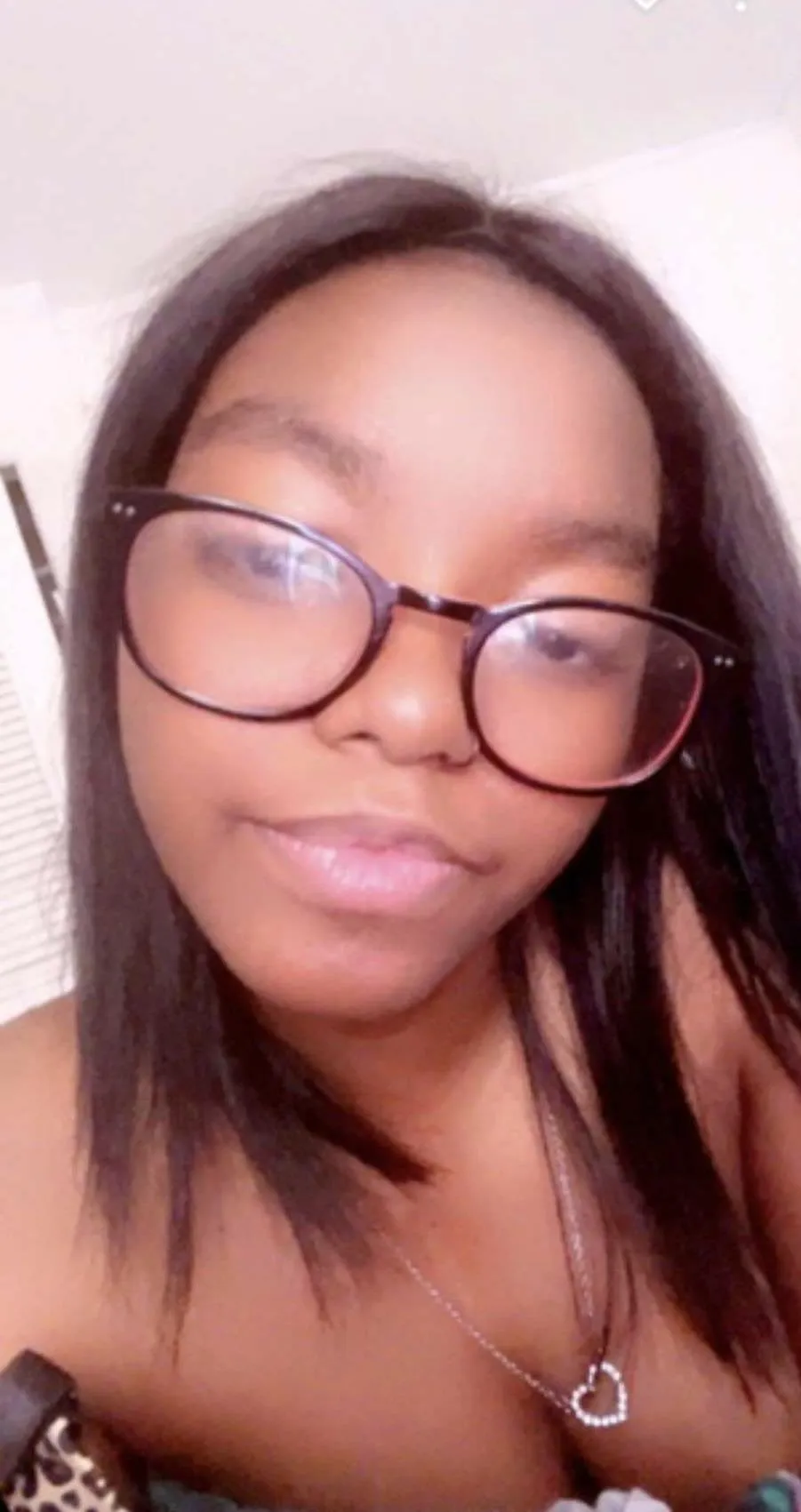 Would u let a black girl suck on it?🤭