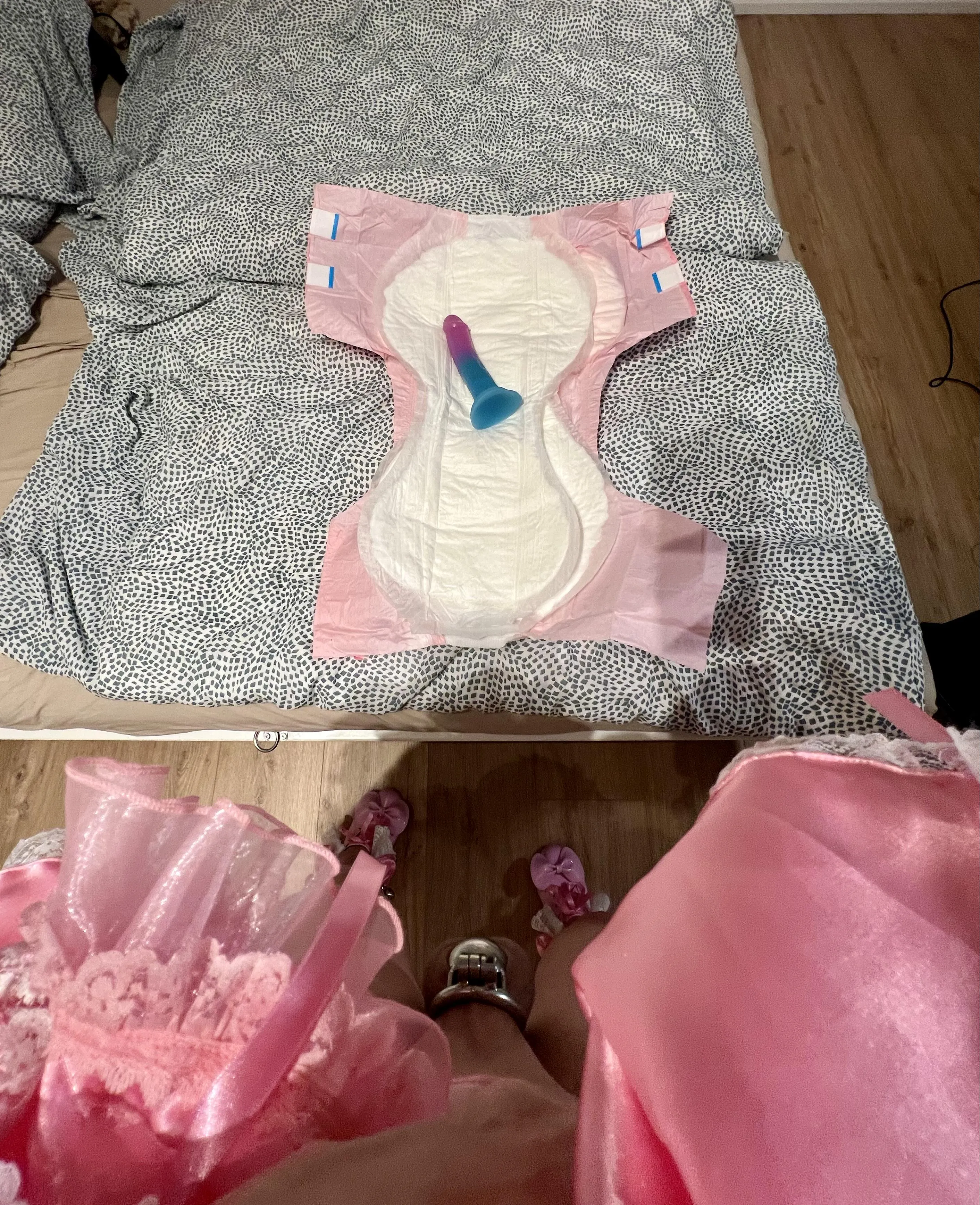 You want to ruin a German diaper sissy? Be quick before I regret it.
I've recorded a video where I reveal my full name, admit that I'm a diaper wimp and that I want to be exposed to the whole world.
Who wants to see it and share it?