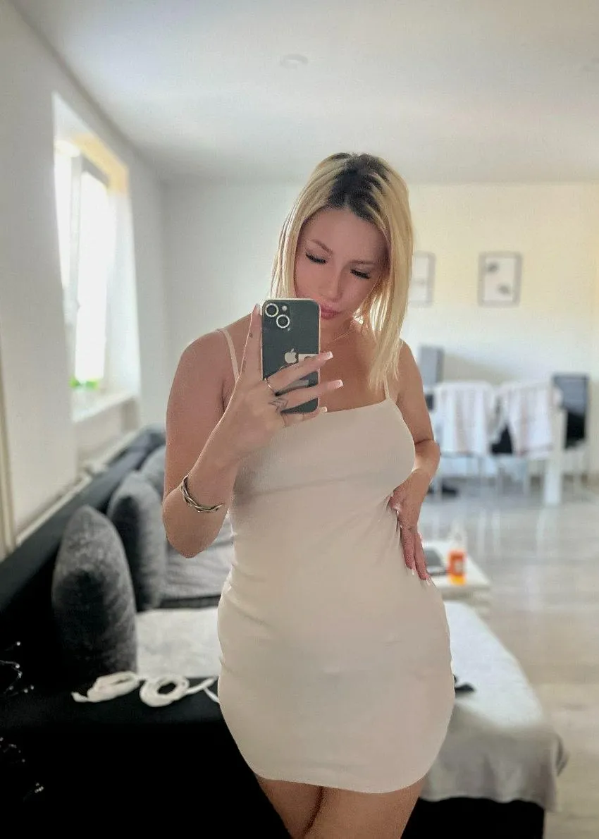 22[F4M] London Would you like to see my tits Im sending it to you for free