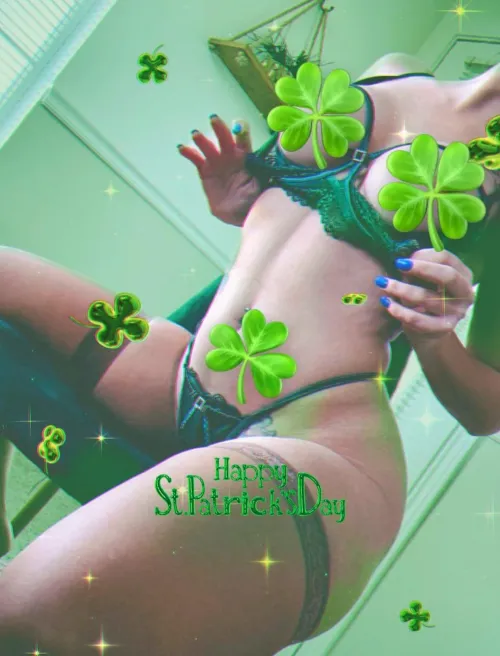 Hope yall got ya green yesterday 😘 🥵 🍀 ☘️ I know I’m a bit late but I’m sure ya won’t mind