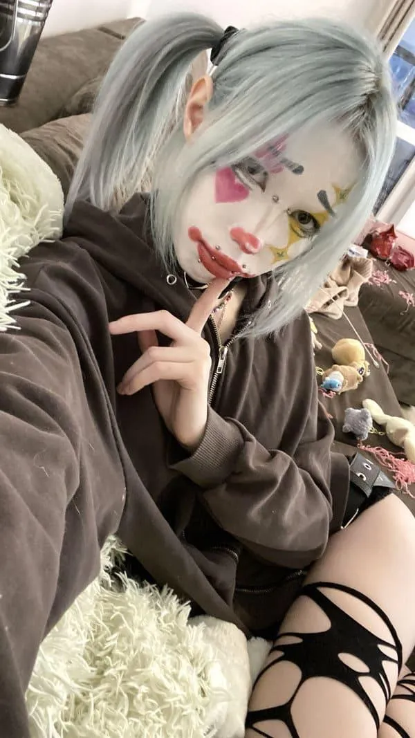 just cute and plotting something <3