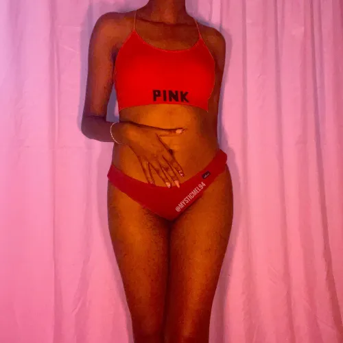 [selling] it’s getting warm out, come get some hot content to go with it! [pty] [pic] [vid] [gfe] [oth] 💦😍