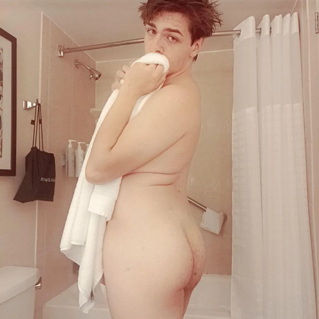 19 m I wanna be put in a group chat and controlled