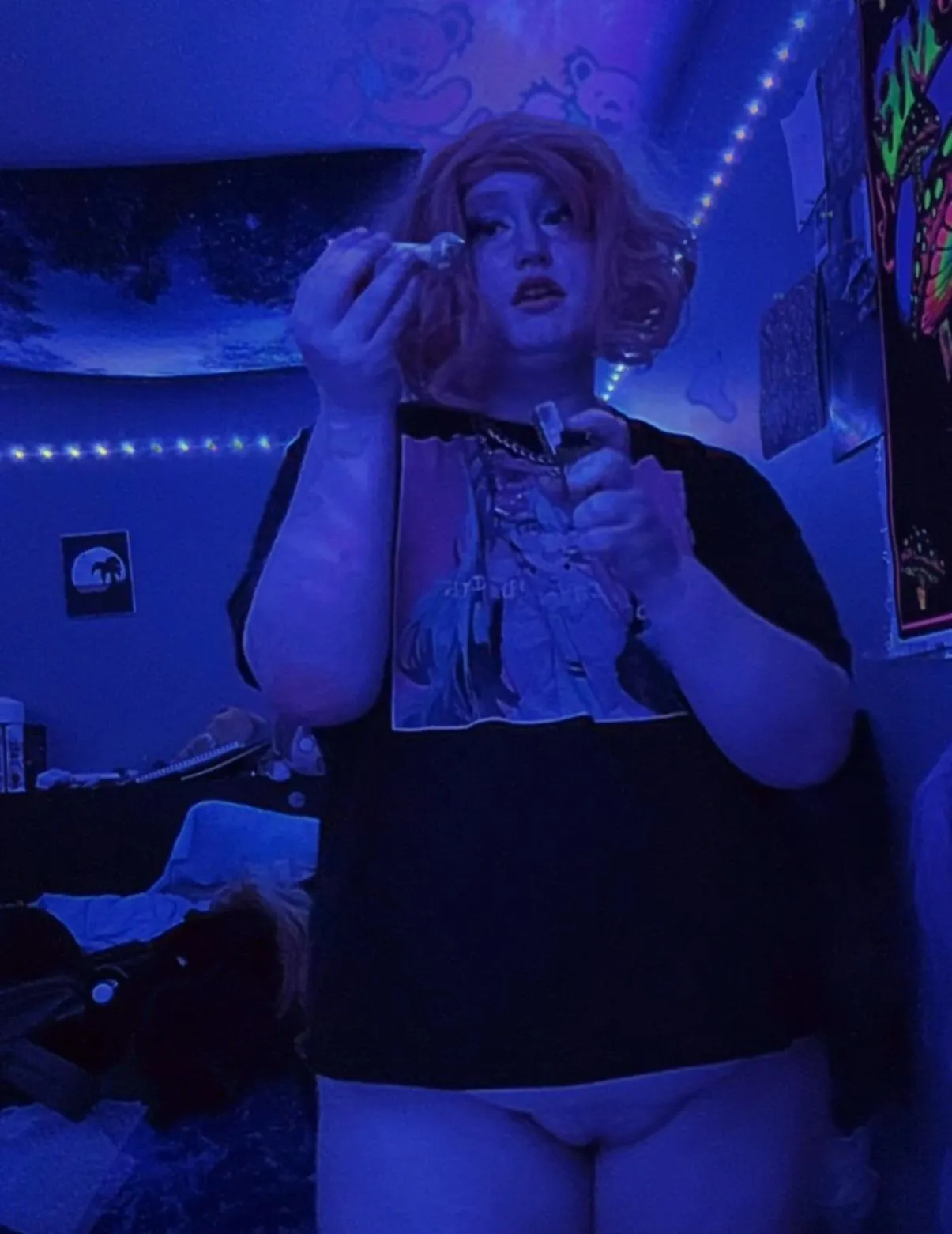 22 yr old nonbinary smokes meth?? Any other enbys here?