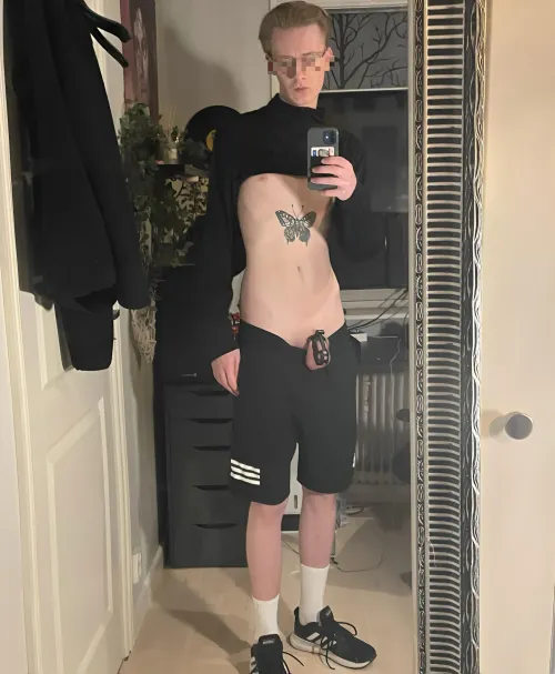 body getting bigger meanwhile dick is shrinking 😘