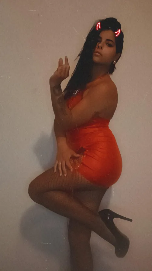 Do you dare to bear the burden of humiliation from a group of goddesses??? 😈🫦 Comment your disgusting size and I'll add you 😏⬇️