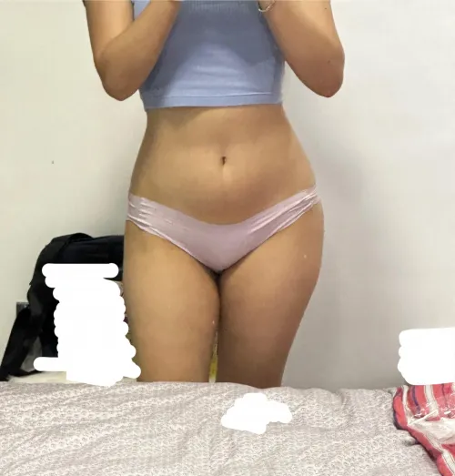 First midriff post in my seamless undies. 🥹🙈