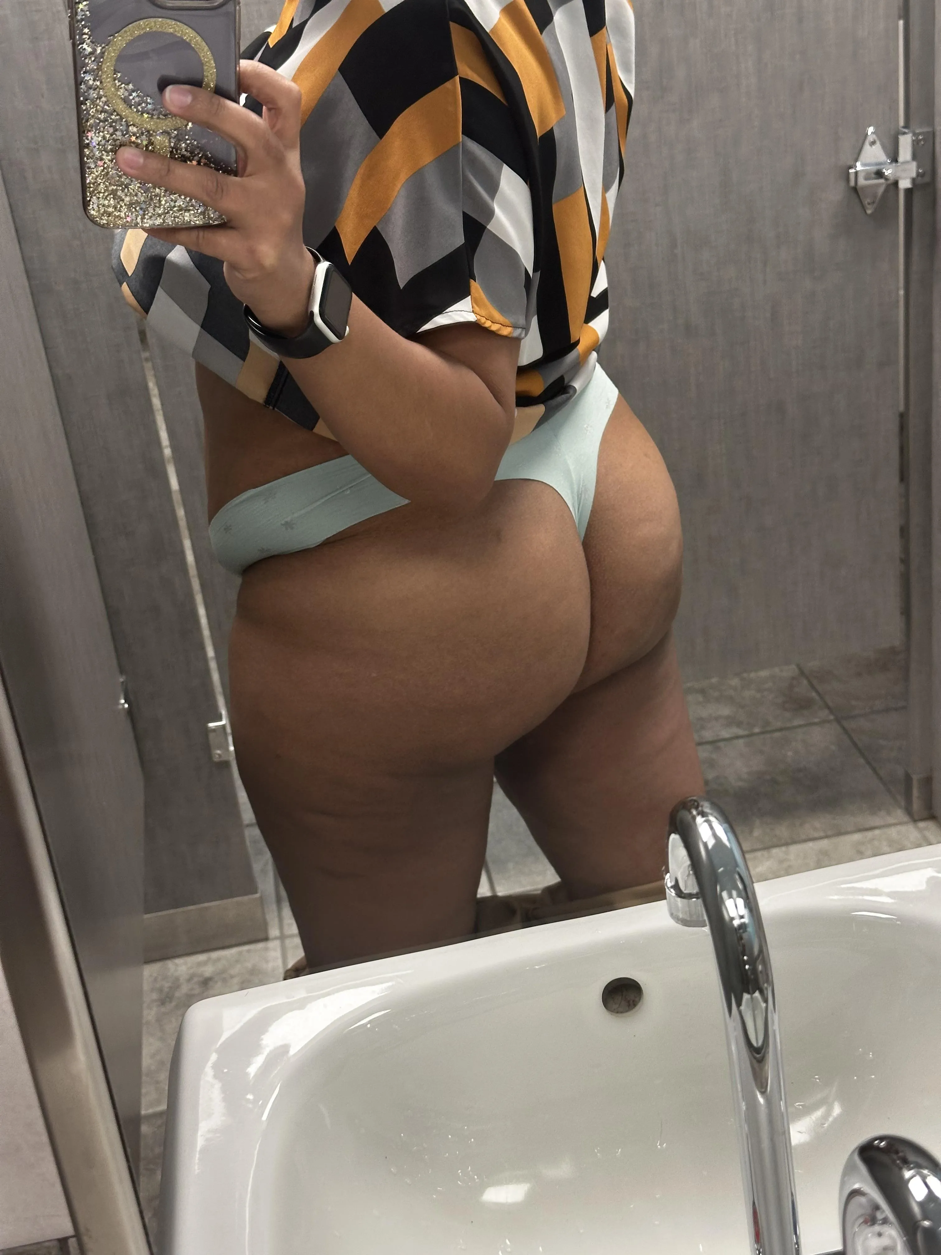 Happy Hump Day! Cum have fun and let me help you get over the hump! 😈