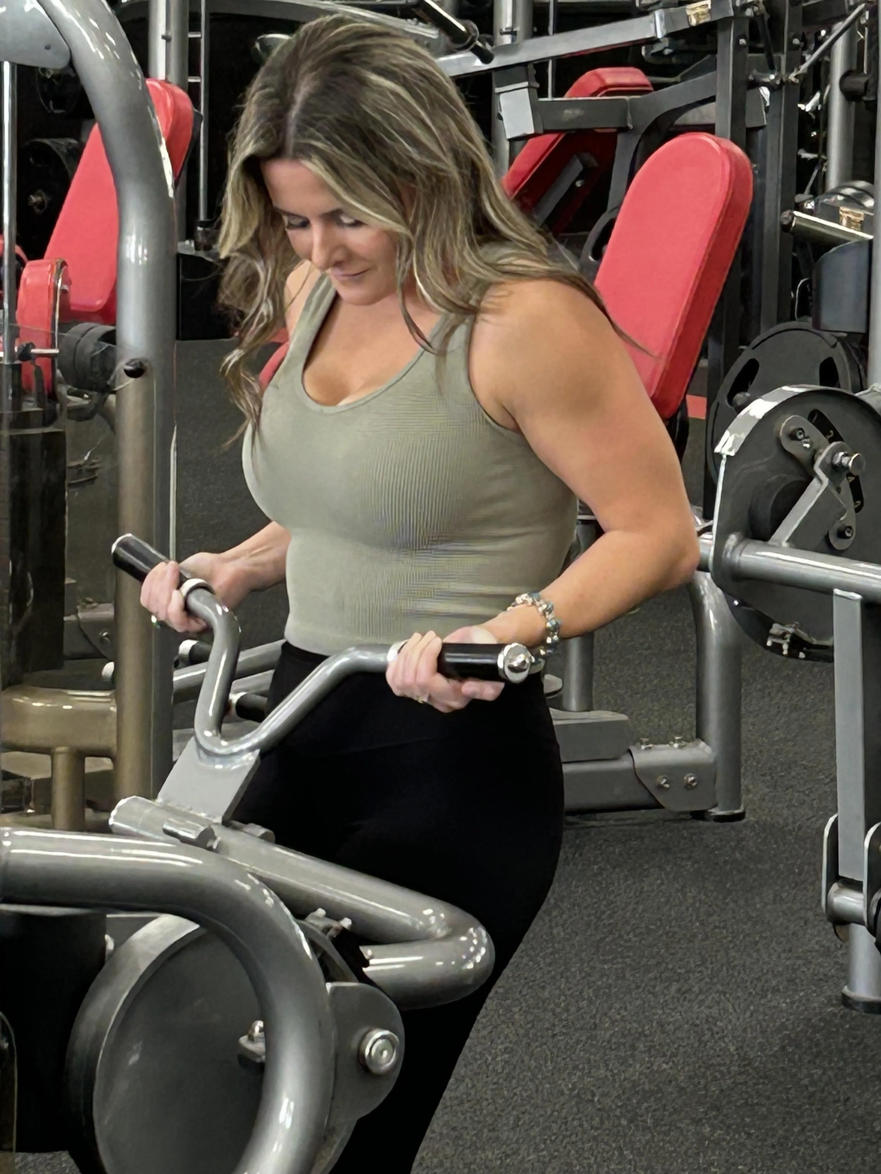 I love working glutes…but don’t forget the guns! 💪😋