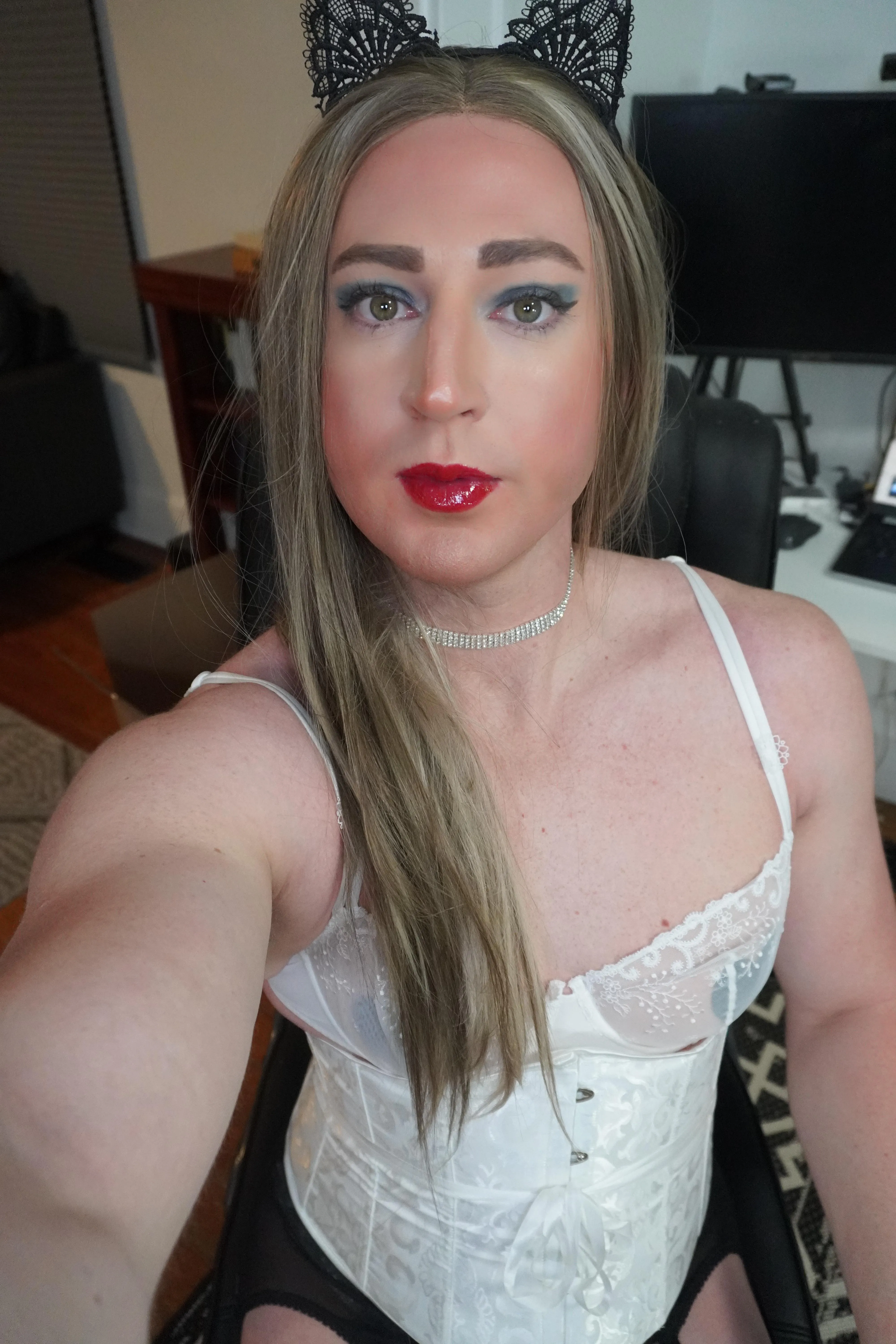 Make me your girl and I’ll be in lingerie every night for you 🤍