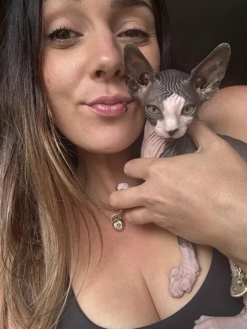 My hairless pussy 😜