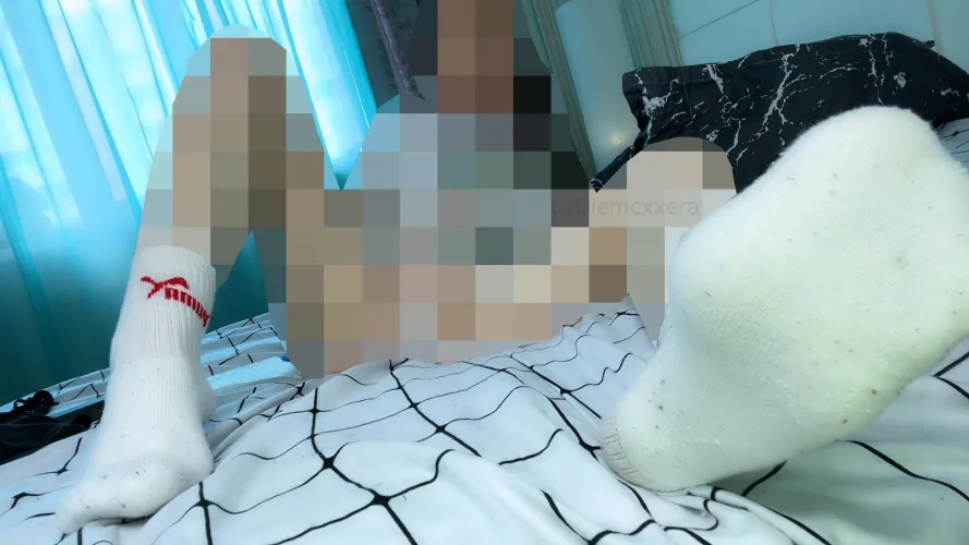 Push your imagination all you want… but all you get is feet