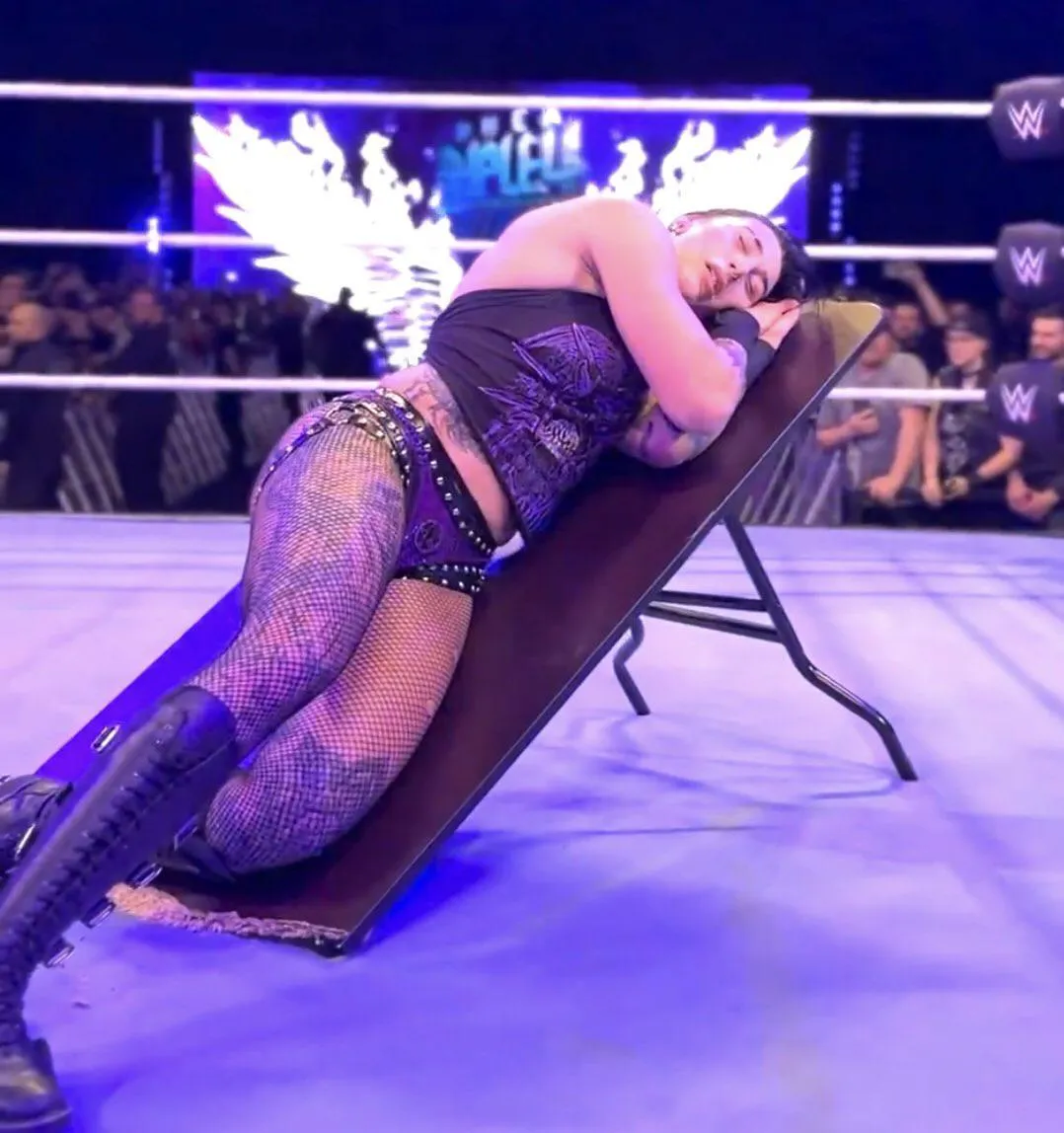 Rhea out cold on a table 😴