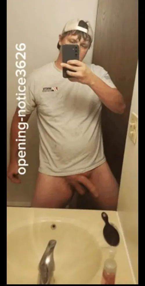 Starting to like wearing my tighter shirts again.