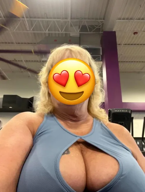 Was told by gym attendant be careful they don’t fall out🥰🥰