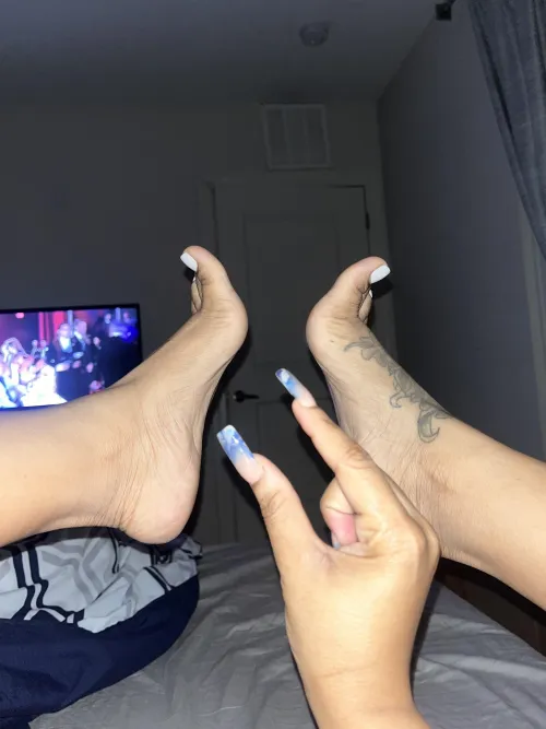 Who wants their lil tiny penis in between mommy feet