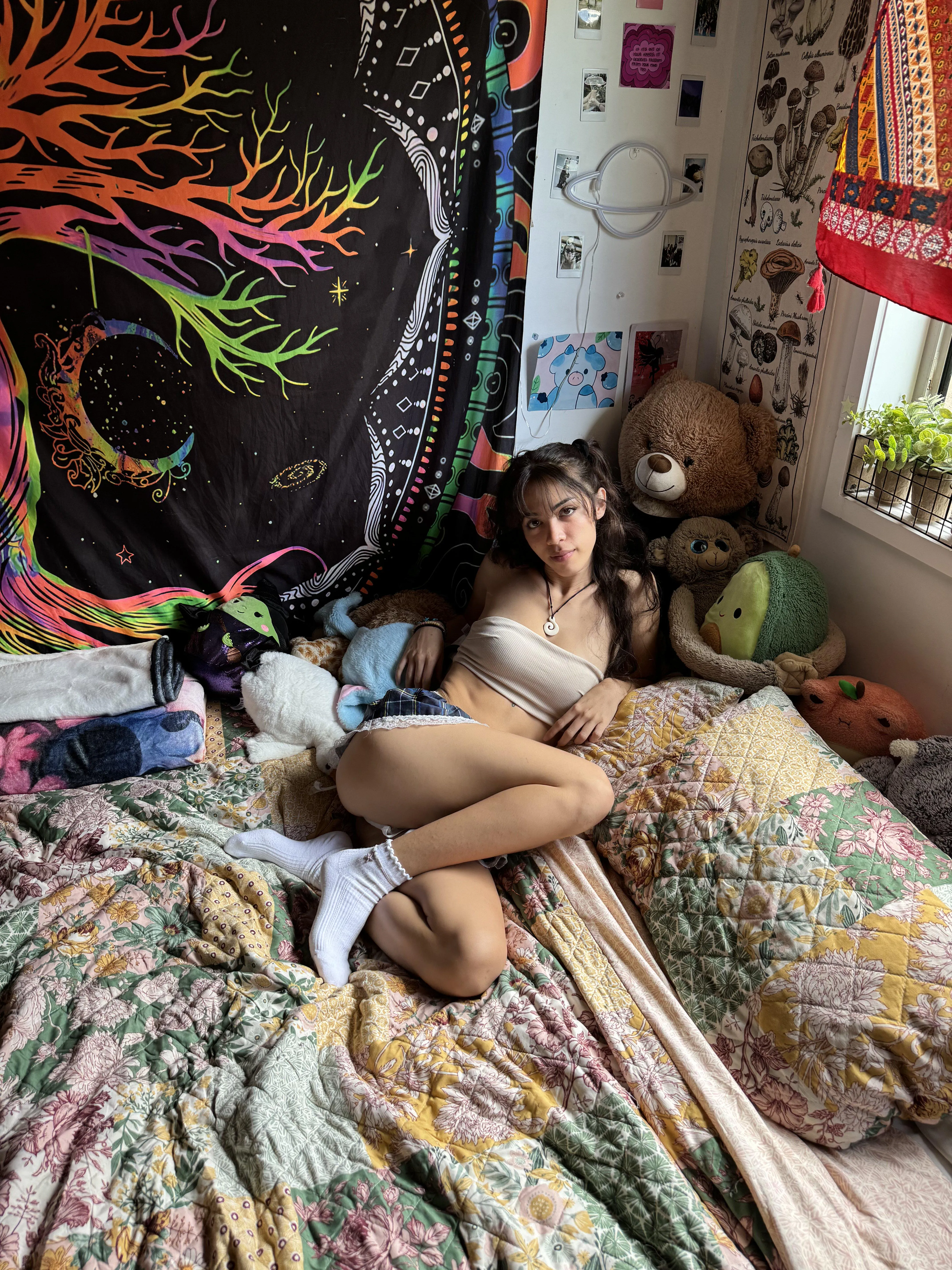 Would you jerk off to my nudes if I sent you some