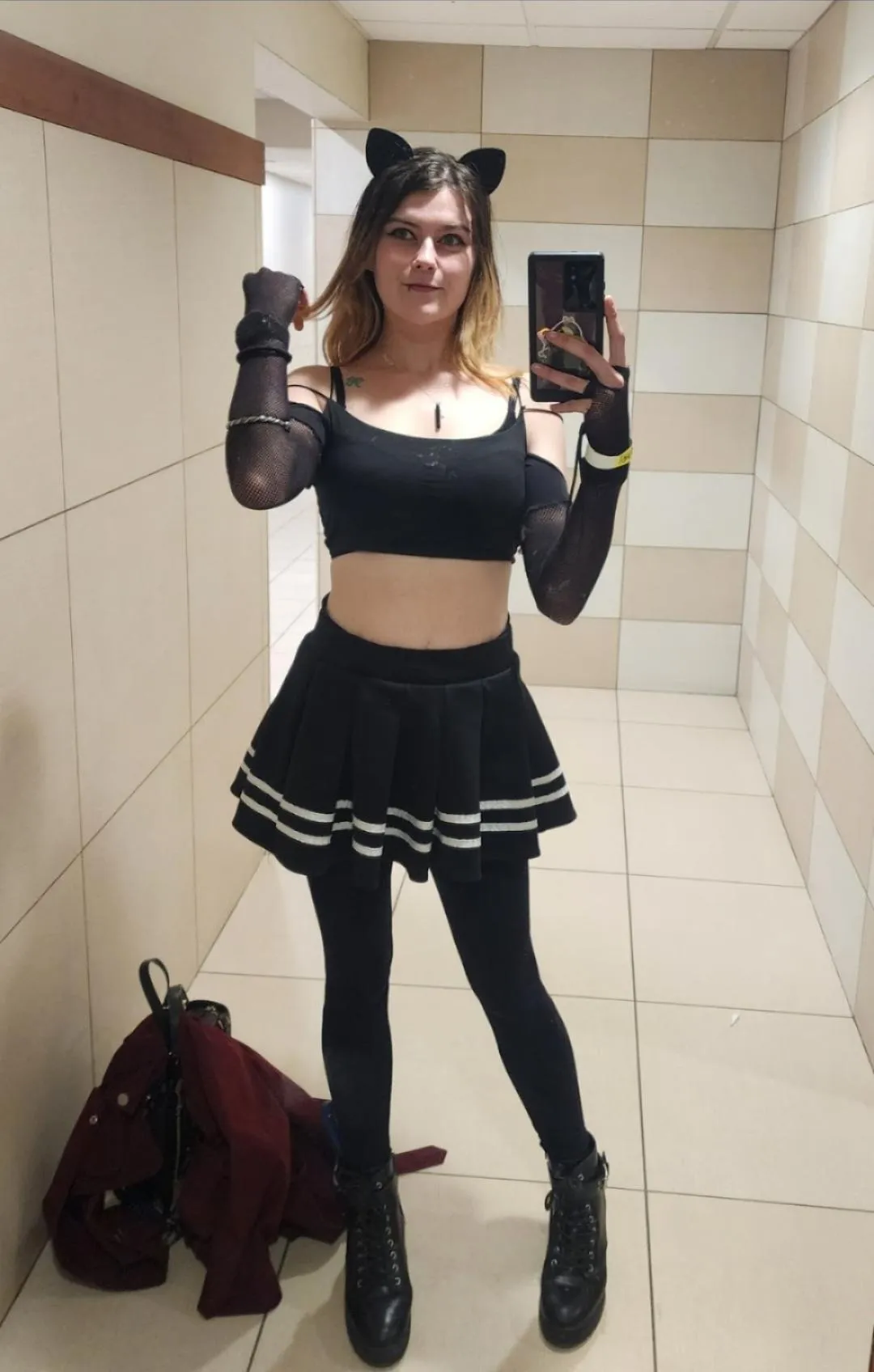 Every outfit is better with cat ears 😜😘