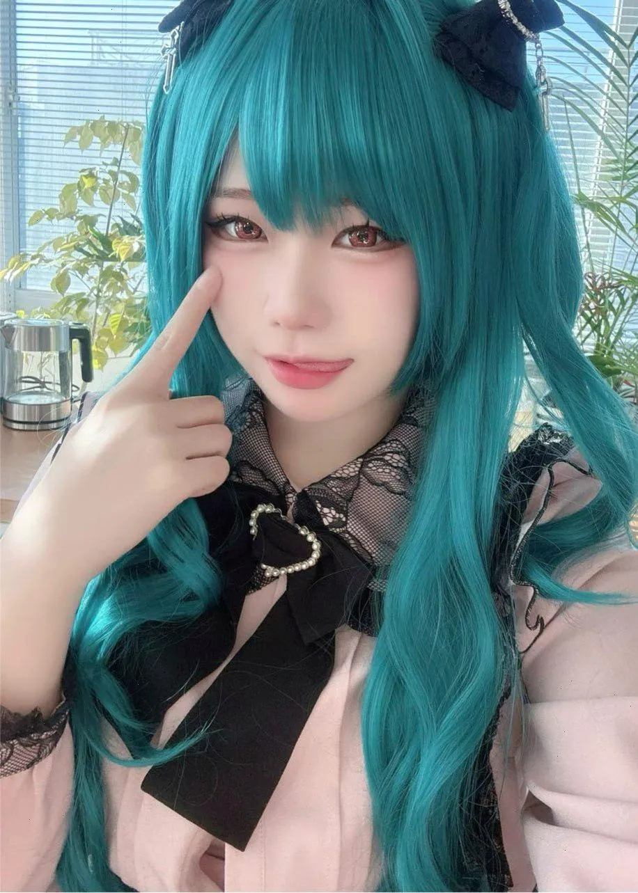 Hatsune Miku from Vocaloid by hana