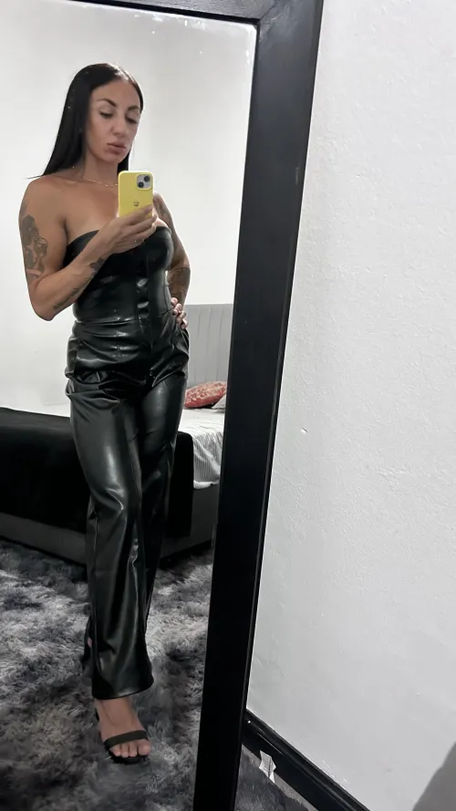 It doesn't look like it but I'm masturbating five times today