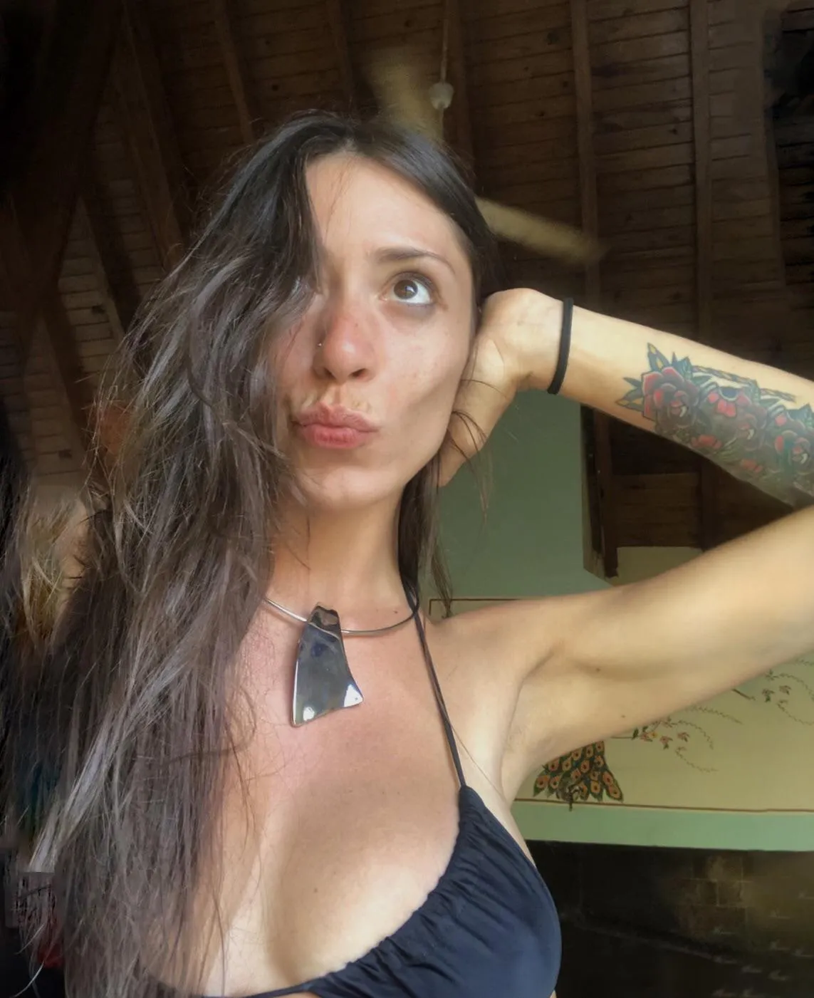 Just saying hello, go to my page if you wanna know me. angiom