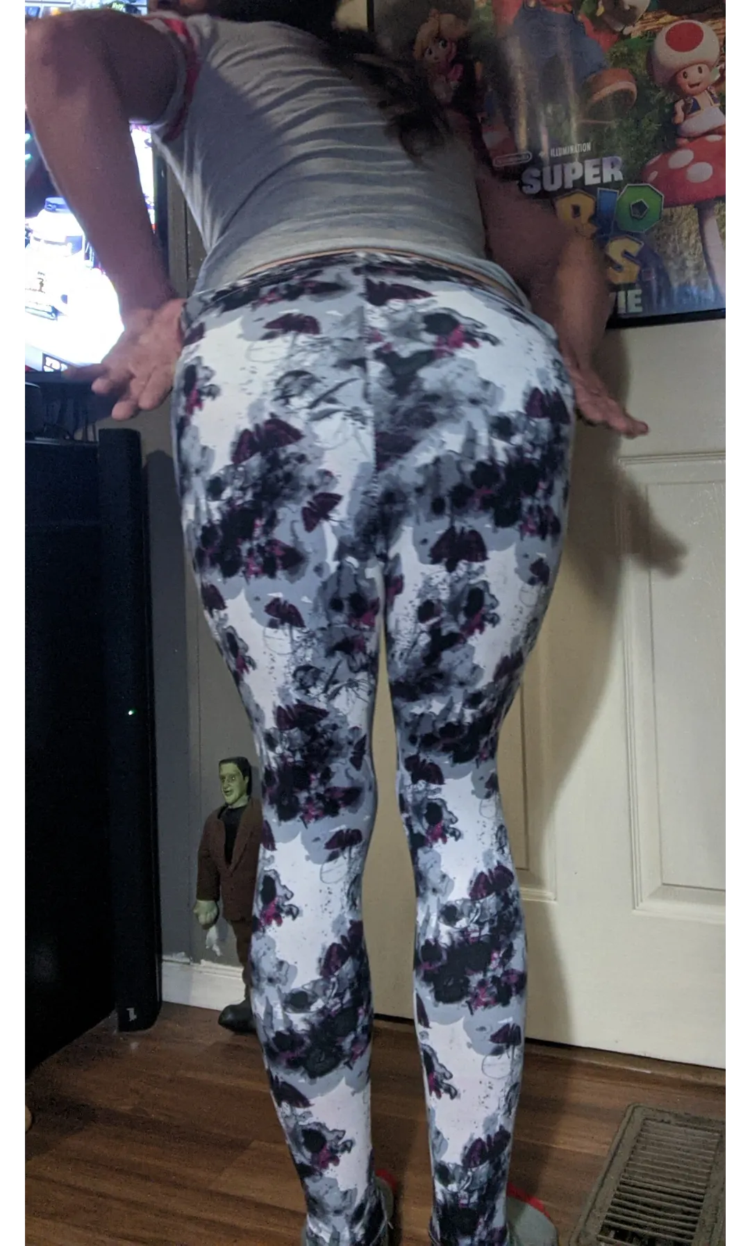 Showing my🍑 in yoga pants. Do you want to take them off for me?