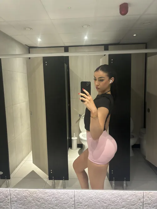 What’s your fav workout, I love working on my glutes