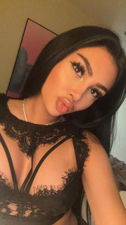 Would you let me be your first trans girl experience?😉