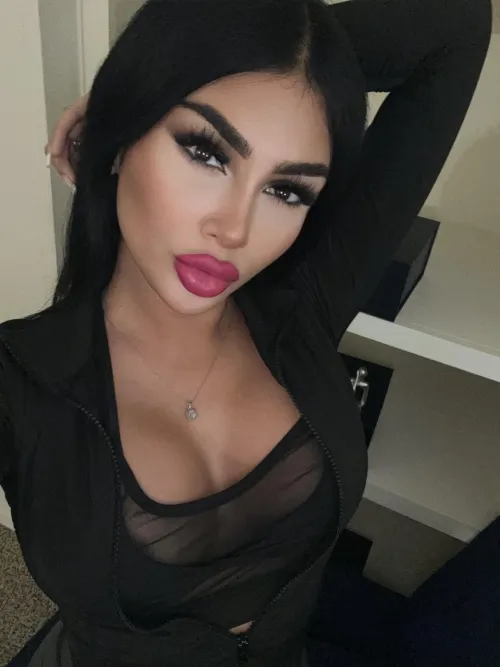 You came over to fuck but find out I’ve got a cock… what do you do?😅