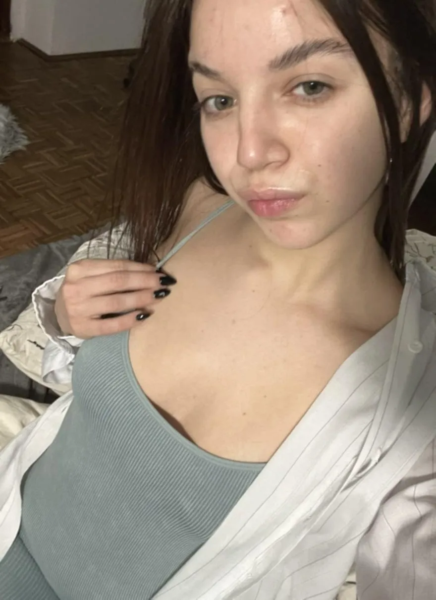 20 [F4M] Salem, Let me show you just how much of a wild nympho I can be, baby. Are you okay with that?