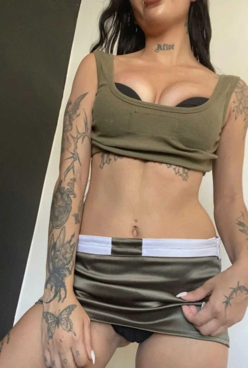 20F France Comment ma tenue t'excite-t-elle ou m'imagines-tu sans elle ?