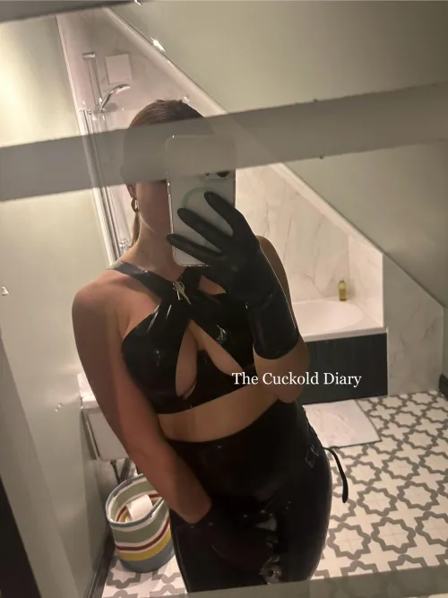 Don't locked up cocks look hot? Nothing sexier than a man in a cage and I love wearing the key around my neck