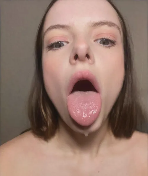 I want you to feel my tongue and drool on your dick daddy