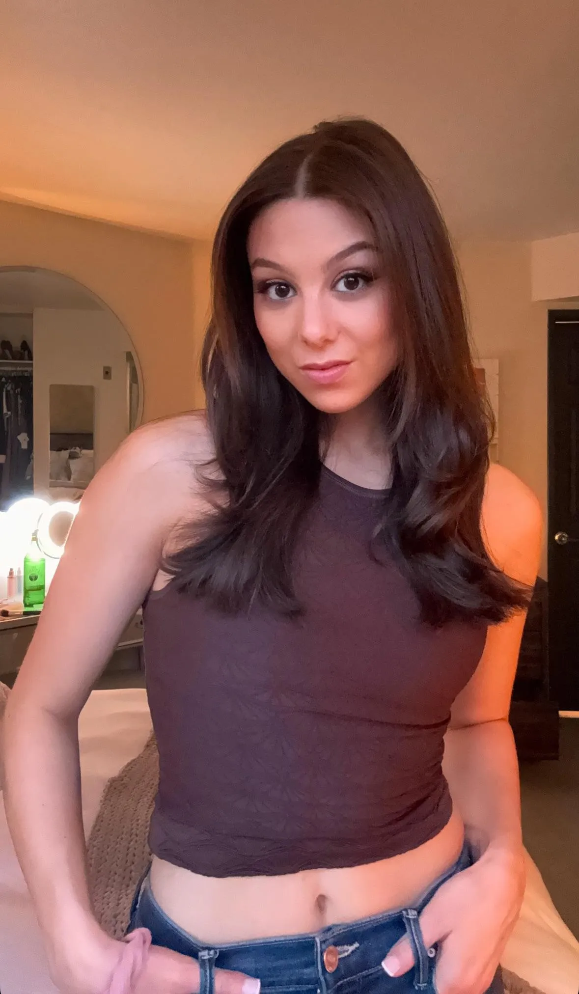 Love her sexy belly!