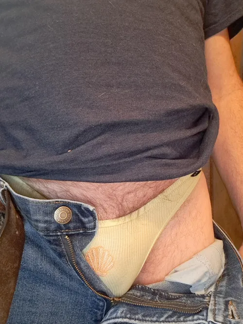 Yellow shelled thong