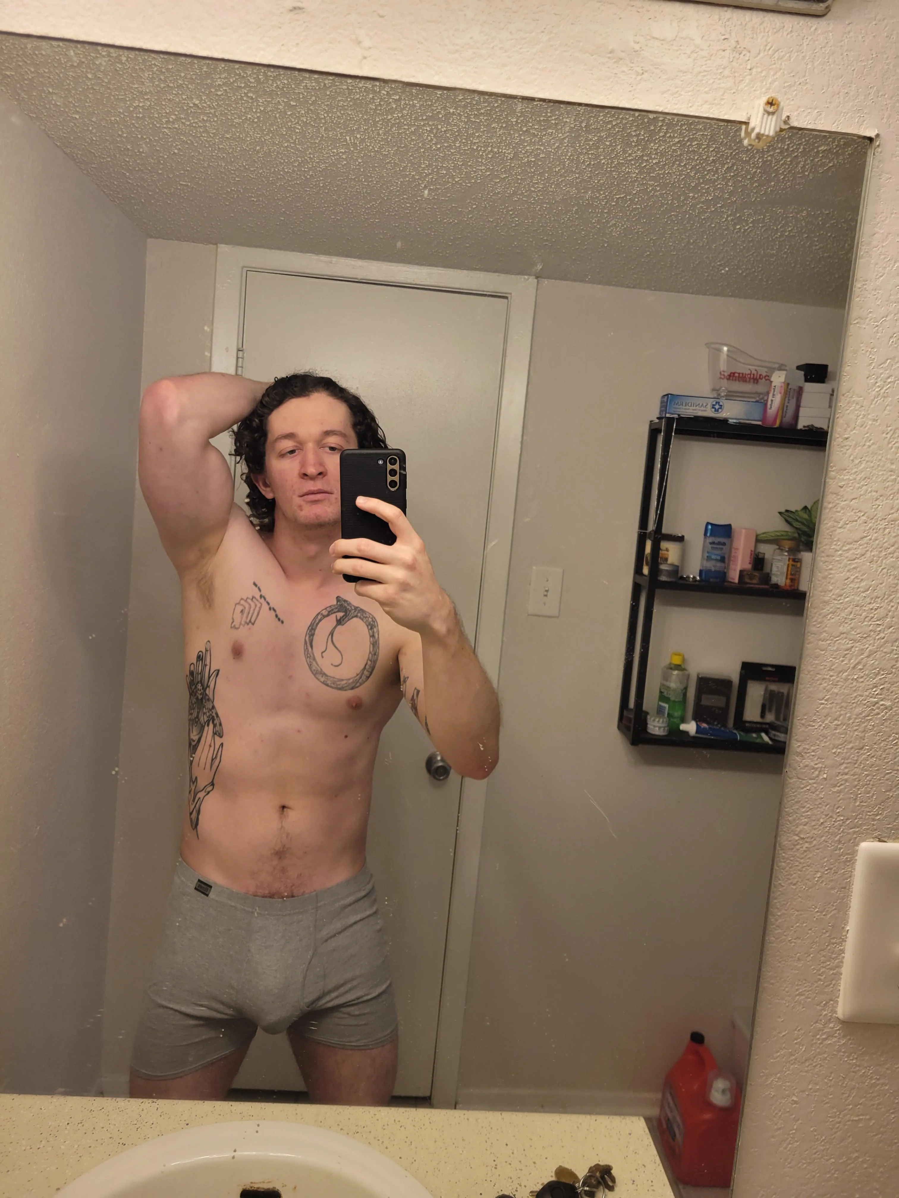 25 [M4FM] Fit, experienced bull tenatively looking for a new couple or hotwife
