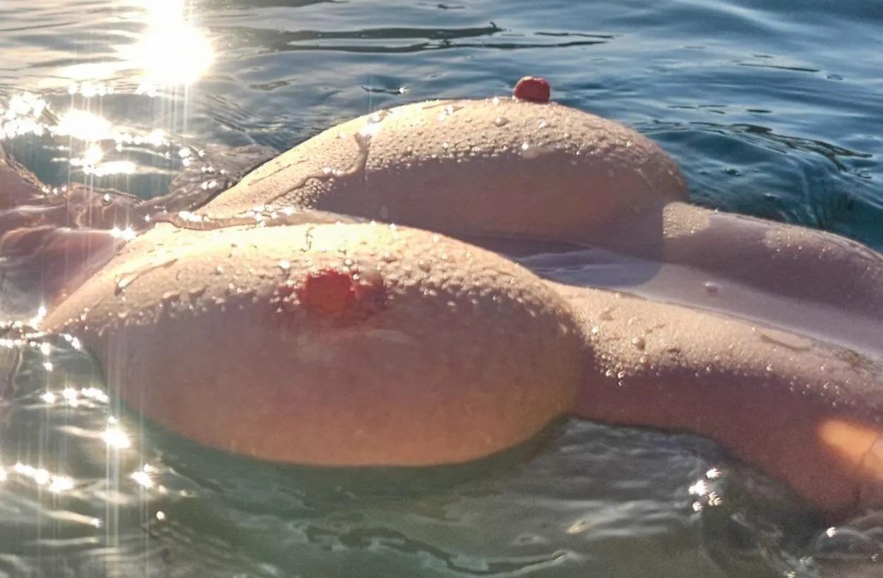 Cold water equals sexy goosebumps!