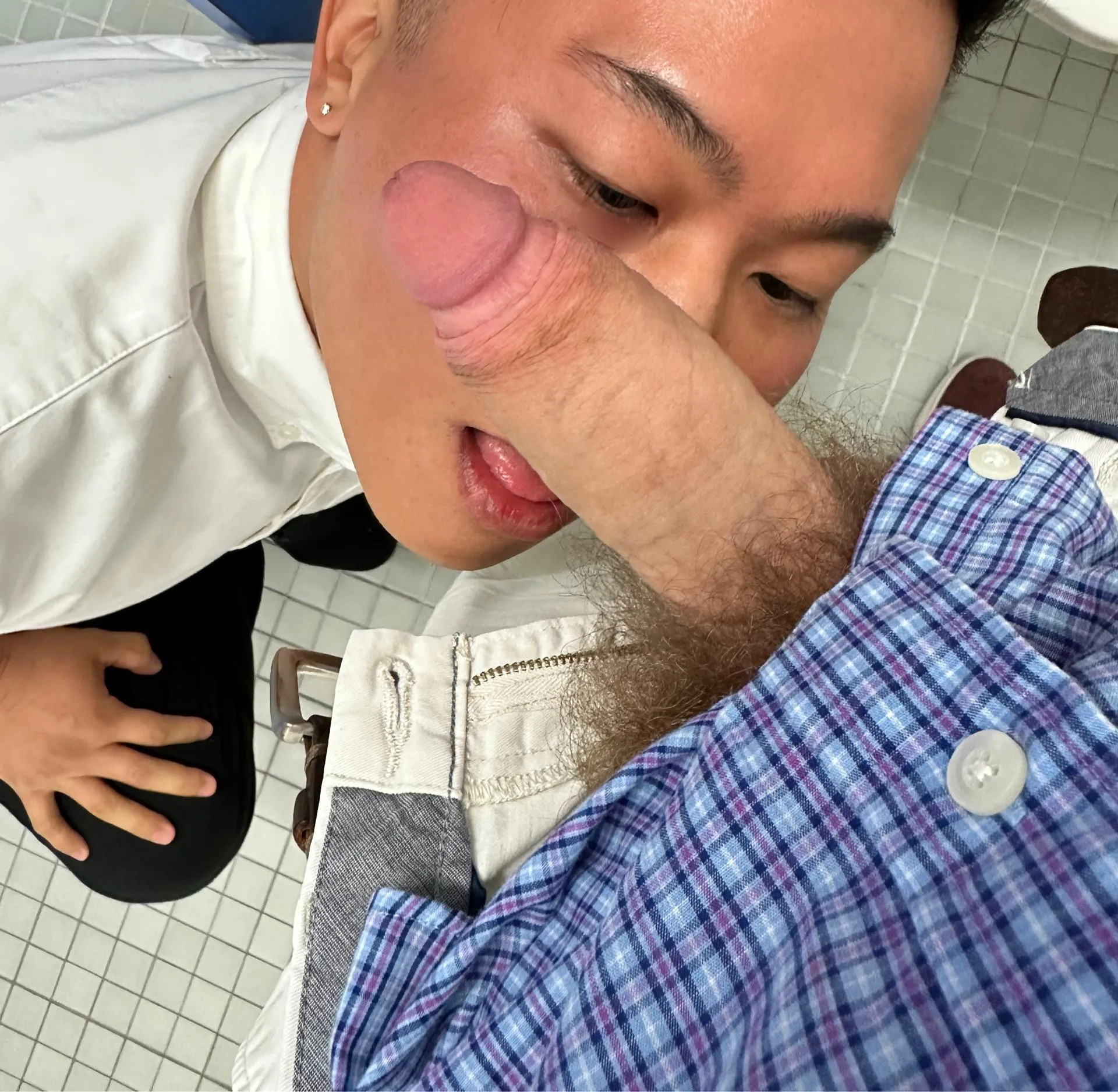 every BWC should rest on a cute asian face lol   x: @seoulsucker