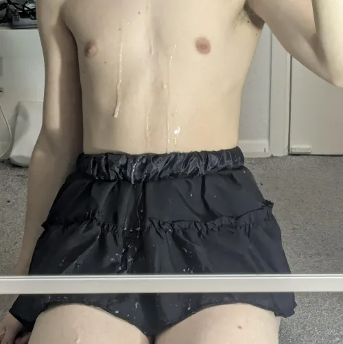 I met a couple Swiss boys while on holiday and let them paint me 🤭