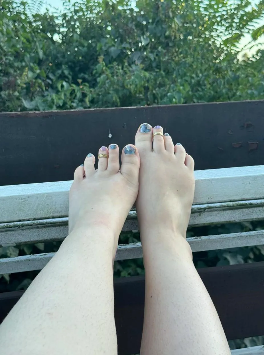 If you suck my toes I’ll let you fuck me.