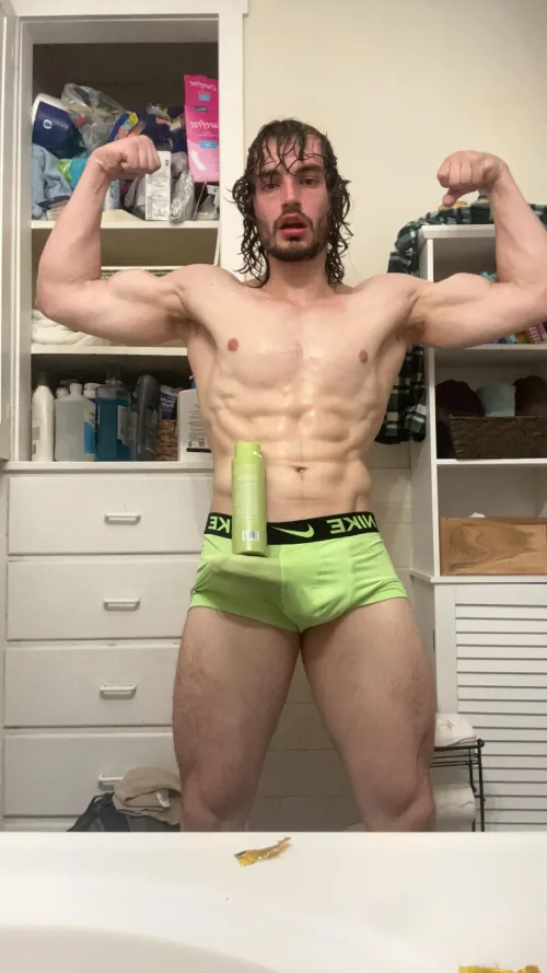 Kik:bigbenny5200. My legs have always been my biggest strongest muscles, can ya tell? 🤔🤭